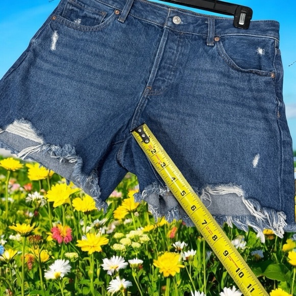 Express Boyfriend Midi Mid Rise Button Fly Denim Shorts Size 8 - Picture 7 of 11
